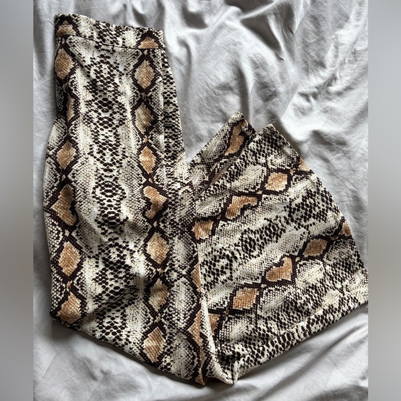 Snakeskin pattern flared pants - Picture 4 of 5
